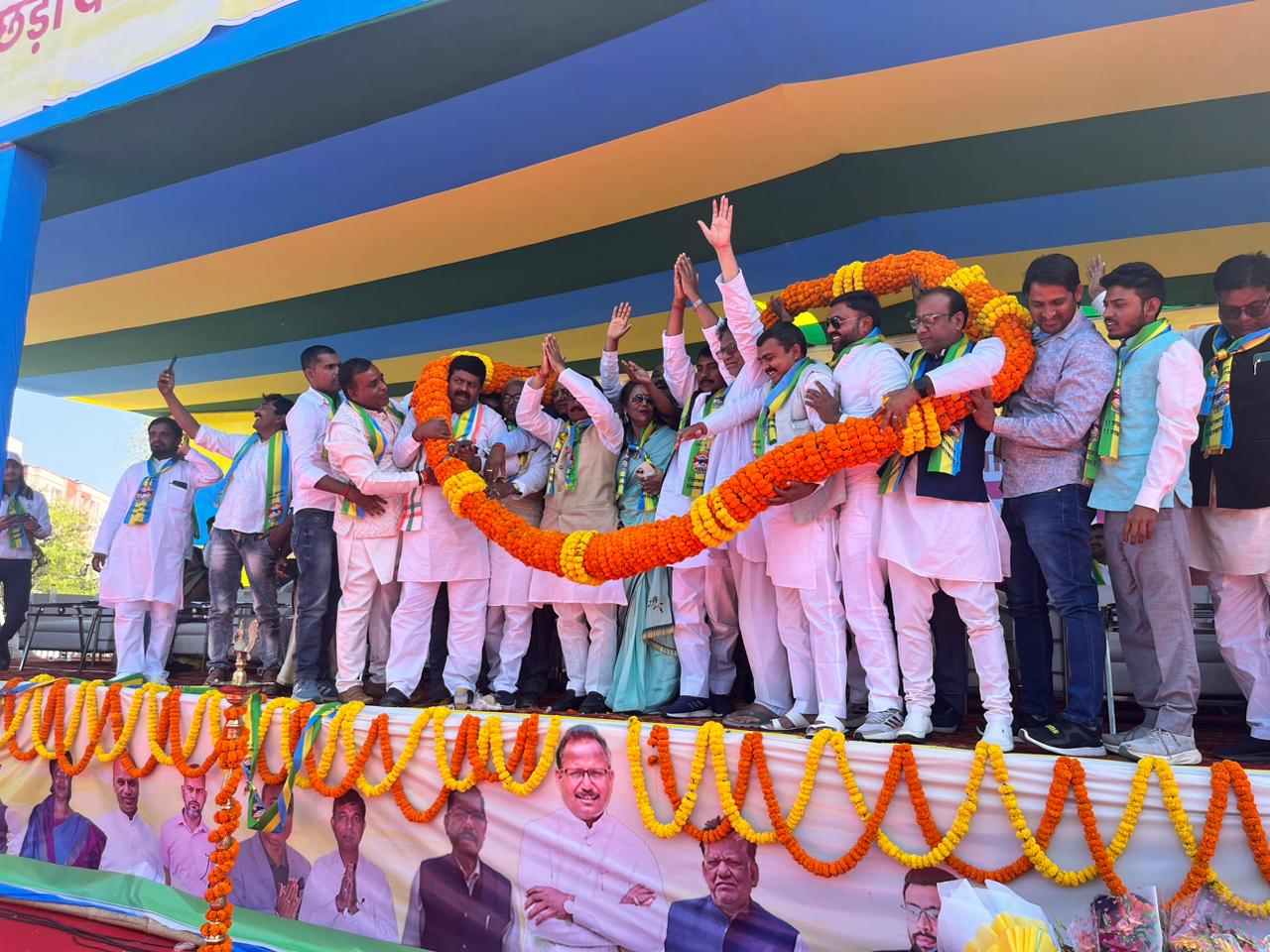 ओबीसी मोर्चा के महाजुटान में खेसरी लाल के गाने पर थिरकने को हुए मजबूर, इस खुमारी में नेताओं ने भी दिया साफ संदेश, कहा- जो पिछड़ों की बात करेगा वही सत्ता में राज करेगा