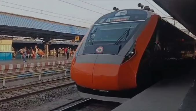 Ranchi Varanasi vande Bharat Train : रांची से खुलकर बोकारो होते 8 घंटे में बनारस पहुंचेगी बंदे भारत एक्सप्रेस, आज हुआ ट्रायल  