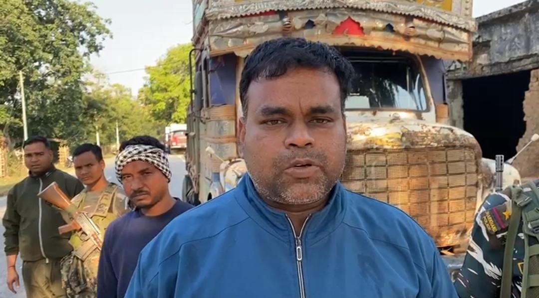 लोहरदगा में चोरी और गुमला में कार्रवाई! पुलिस ने चार अवैध बॉक्साइट ट्रक को किया जब्त, पढ़ें कैसे जंगलों को लूट मालामाल हो रहे है माफिया   