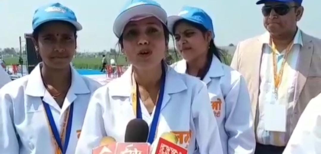 Bihar News : बिहार में रंग ला रही है केंद्र सरकार की योजनाएं!  अब कृषि क्षेत्र में भी विजय पताका लहराने को तैयार हैं महिलाएं, पढ़ें कैसे ड्रोन पायलट बन हो रहीं हैं आत्मनिर्भर    