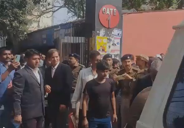 Breaking: सिविल कोर्ट मेंं लगे ट्रांसफार्मर में जोरदार धमाका, तीन लोग हुए घायल, मुंशी और एक वकील की हालत चिंताजनक