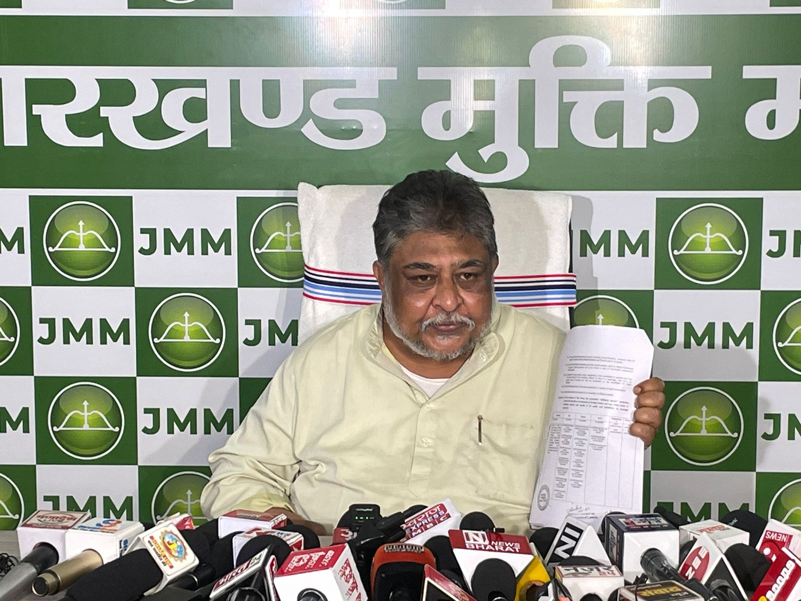 राज्यसभा चुनाव परिणाम घोषित होते ही सियासत तेज! झामुमो का प्रदीप वर्मा पर बड़ा आरोप! रघुवर राज में करोड़ों का साम्राज्य खड़ा करने का दावा