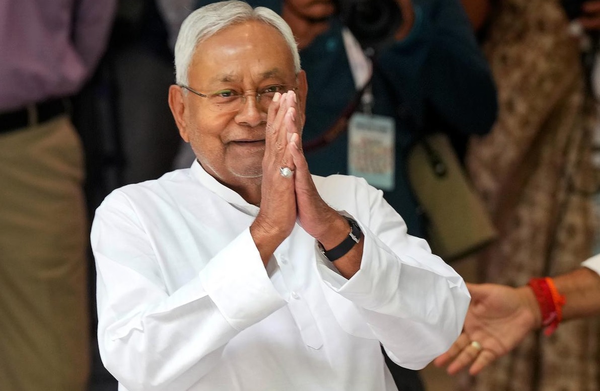 Breaking : बिहार में NDA की हो गयी सीट शेयरिंग, नीतीश कैबिनेट का विस्तार आज, JDU और BJP के करीब डेढ़ दर्जन विधायक लेंगे मंत्री पद की शपथ 