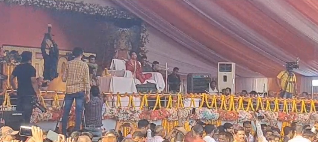 बागेश्वर धाम के आचार्य धीरेंद्र कृष्ण शास्त्री देवघर में दिया प्रवचन,सनातन और हिंदू राष्ट्र बनने पर मांगा सहयोग,कहा- धर्म विरोधी को छोड़ा नहीं जाएगा