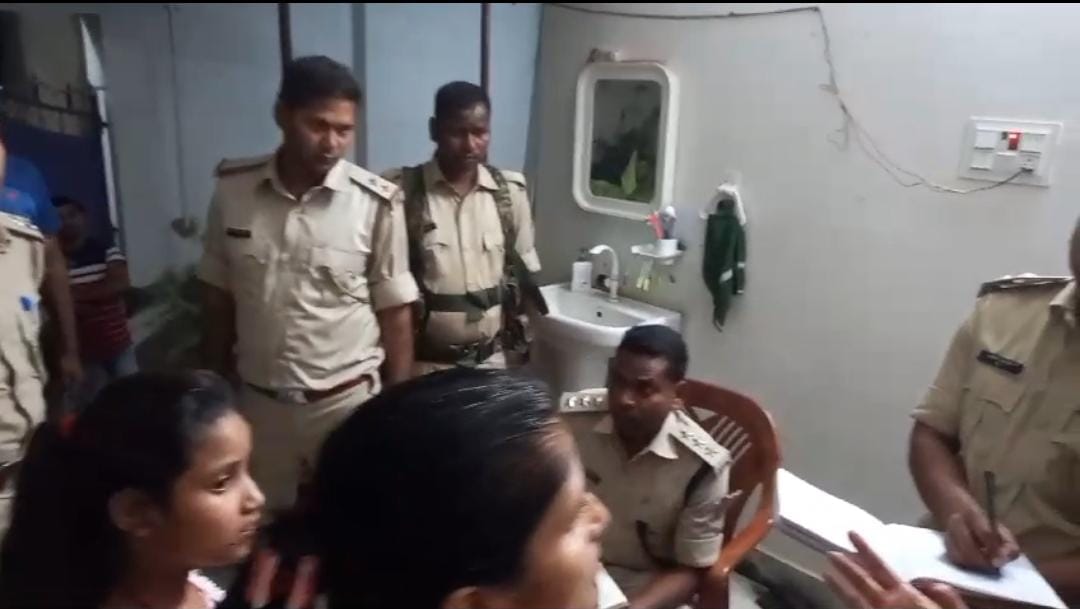 साहिबगंज में फिर बढ़ा डकैतों का आतंक! डकैतों ने बंदूक दिखाकर एक घर में मारा डाका, फिर नगद और जेवरात लेकर हुए फरार   