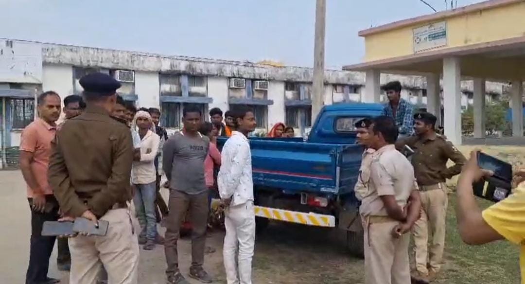 बाढ़: अज्ञात युवती की लाश मिलने से इलाके में सनसनी, ग्रामीण जता रहे हैं रेप के बाद हत्या की आशंका, जांच में जुटी पुलिस