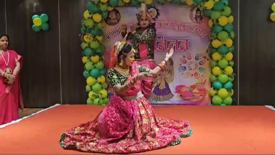 जमशेदपुर :  भूमिहार समाज की महिलाओं ने मनाया होली मिलन समारोह