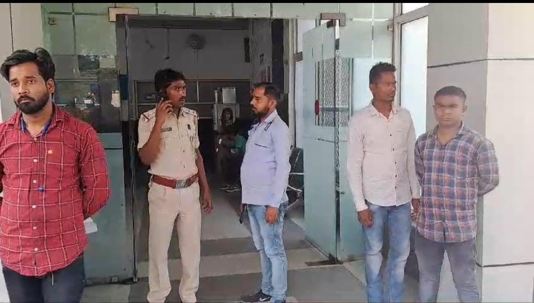 Jamshedpur breaking: स्वर्णरेखा नदी में नहाने गये थे सात दोस्त, गहराई में जाने से एक युवक की मौत, 6 को स्थानीय लोगों ने बचाया