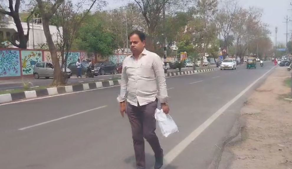 ED Action in Illegal mining: पूर्व मुख्यमंत्री हेमन्त सोरेन के प्रेस सलाहकार अभिषेक श्रीवास्तव उर्फ पिंटू से पूछताछ शुरू