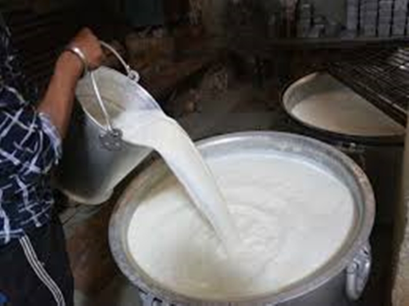 होली में सेहत: दस लाख लीटर रोज दूध पीनेवाला कोयलांचल को होली में चाहिए पंद्रह लाख लीटर दूध,जानवर तो बढ़ते नहीं,फिर दूध आएगा कहां से?