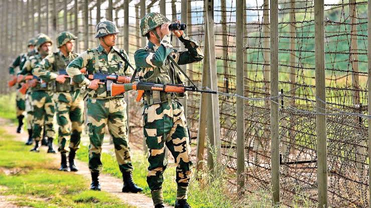 BSF Recruitment: बीएसएफ़ में नौकरी पाने का सुनहरा मौक़ा, ग्रुप बी और ग्रुप सी के पदों के लिए ऐसे करें आवेदन