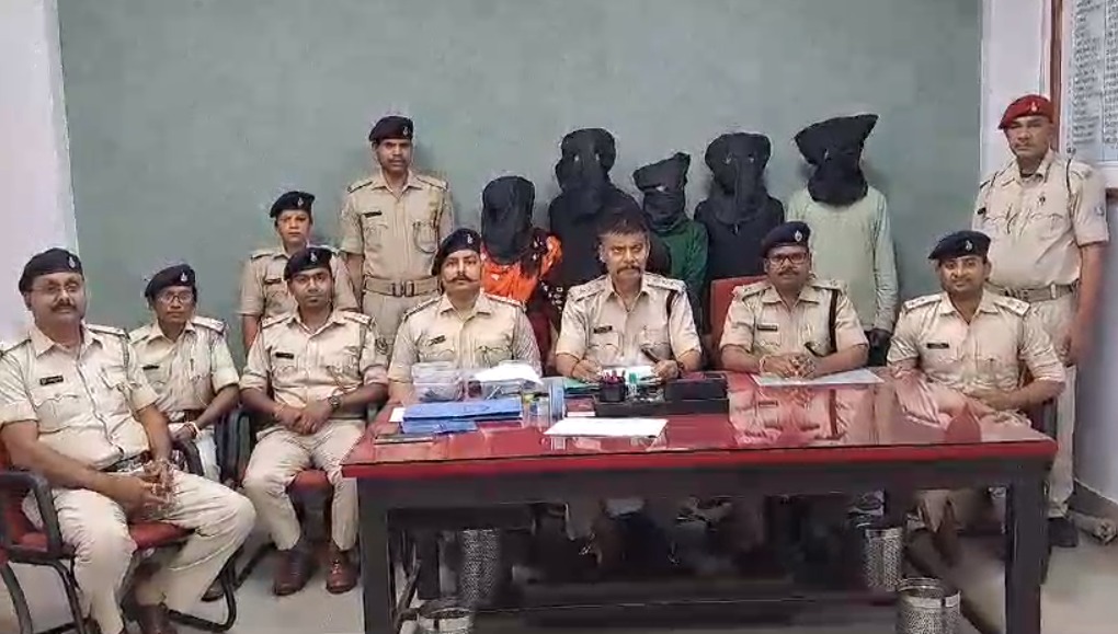 बिस्टुपुर पुलिस की बड़ी सफलता, ब्राउन शुगर के साथ एक महिला समेत 5 लोगों को किया गिरफ्तार