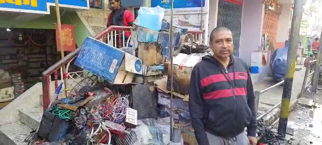 शॉर्ट सर्किट से दुकान में लगी आग, लाखों का नुकसान