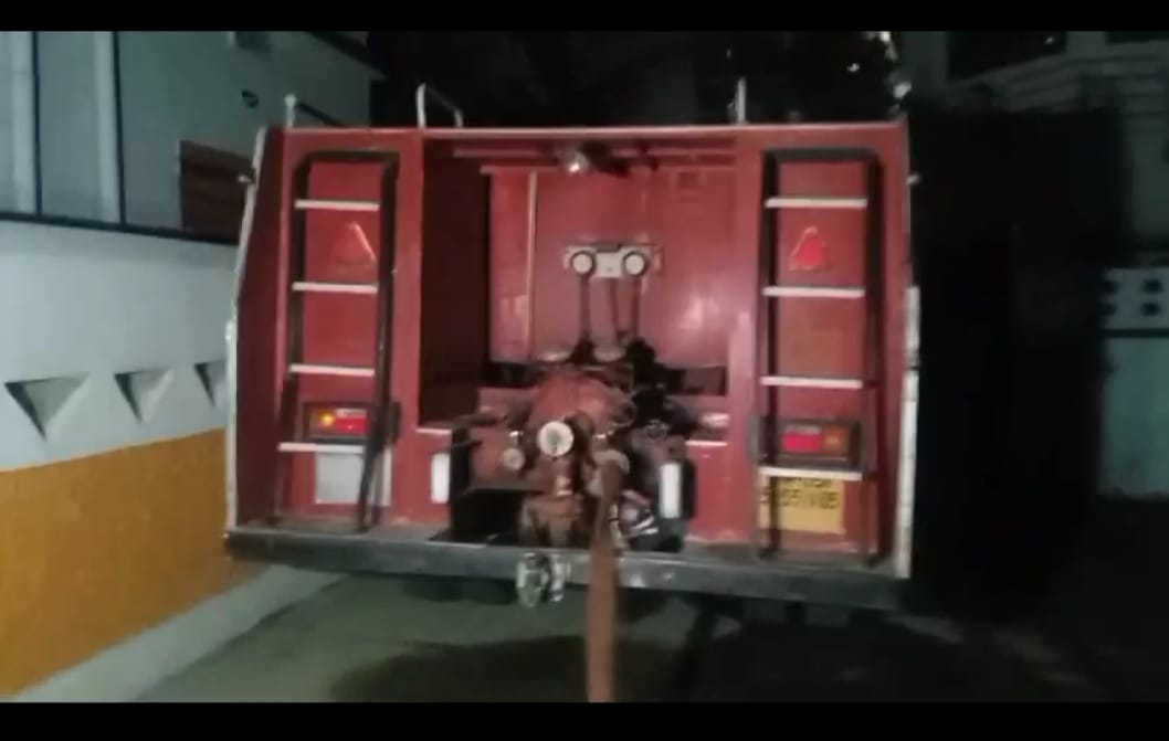 Dhanbad News : आग ने फिर बरपाया कहर, इस बार काजू गोदाम को लिया चपेट में, करोड़ों का नुकसान 