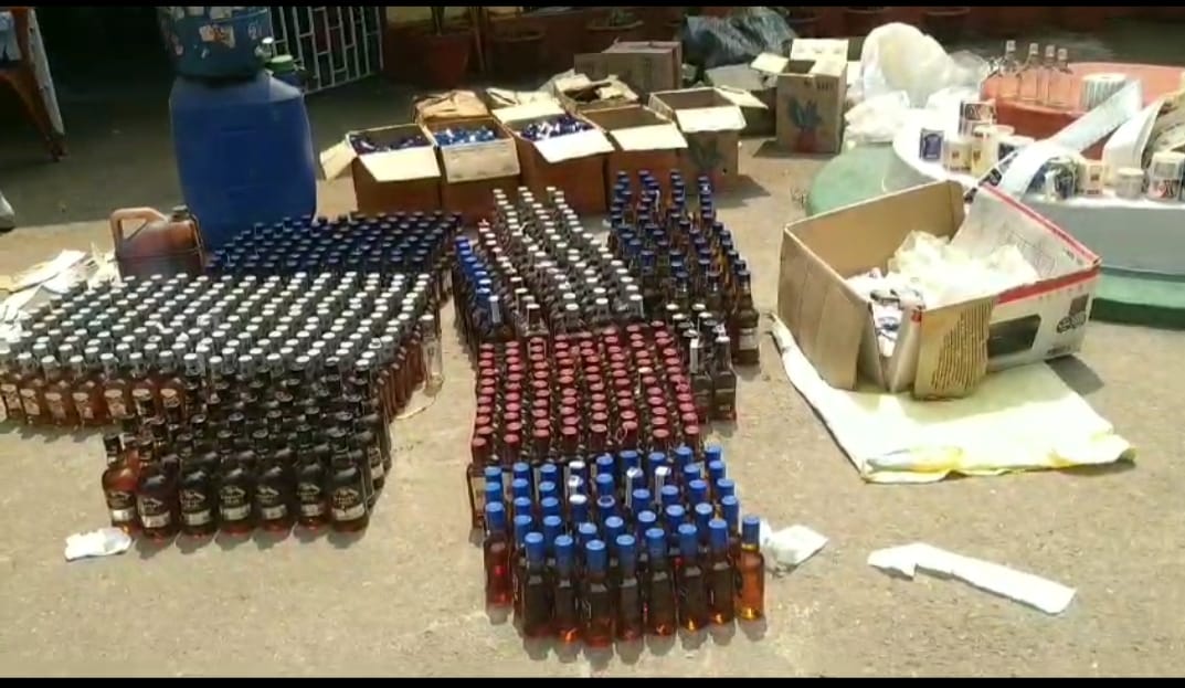  धनबाद के शराब माफियाओं पर कसने लगा शिकंजा, एक हफ्ते में बरामद हुई आठ लाख की नकली शराब   