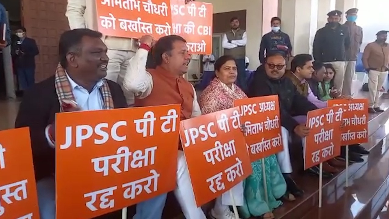 स्थानीय नीति पर घिरे मंत्री मिथलेश, बीजेपी ने पूछा कहां से आए आप !