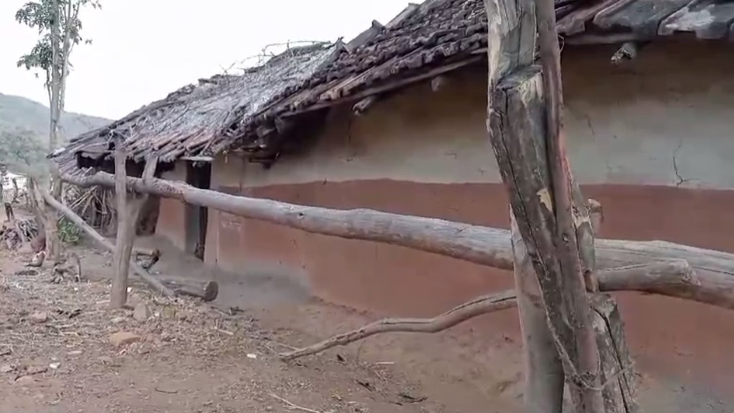 राज्य बनने के 24 साल बाद भी यह गांव क्यों है इतना पिछड़ा, सरकार की योजनाओं औऱ विकास की रोशनी क्यों नहीं पहुंच पाई इस गांव में, देखिए जमीनी हकीकत की असली कहानी