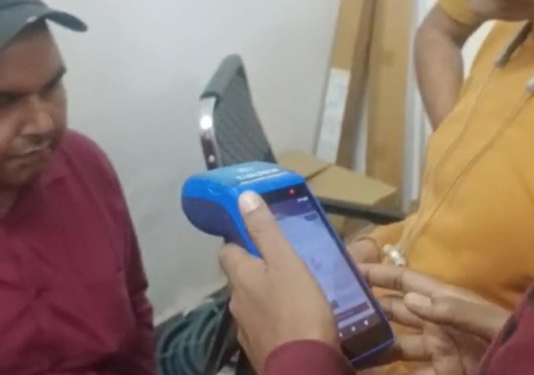 शराबबंदी वाले बिहार के शराबी रेलकर्मी! पटना जंक्शन पर दारु पार्टी करते 8 रेलकर्मी गिरफ्तार, मचा हड़कंप