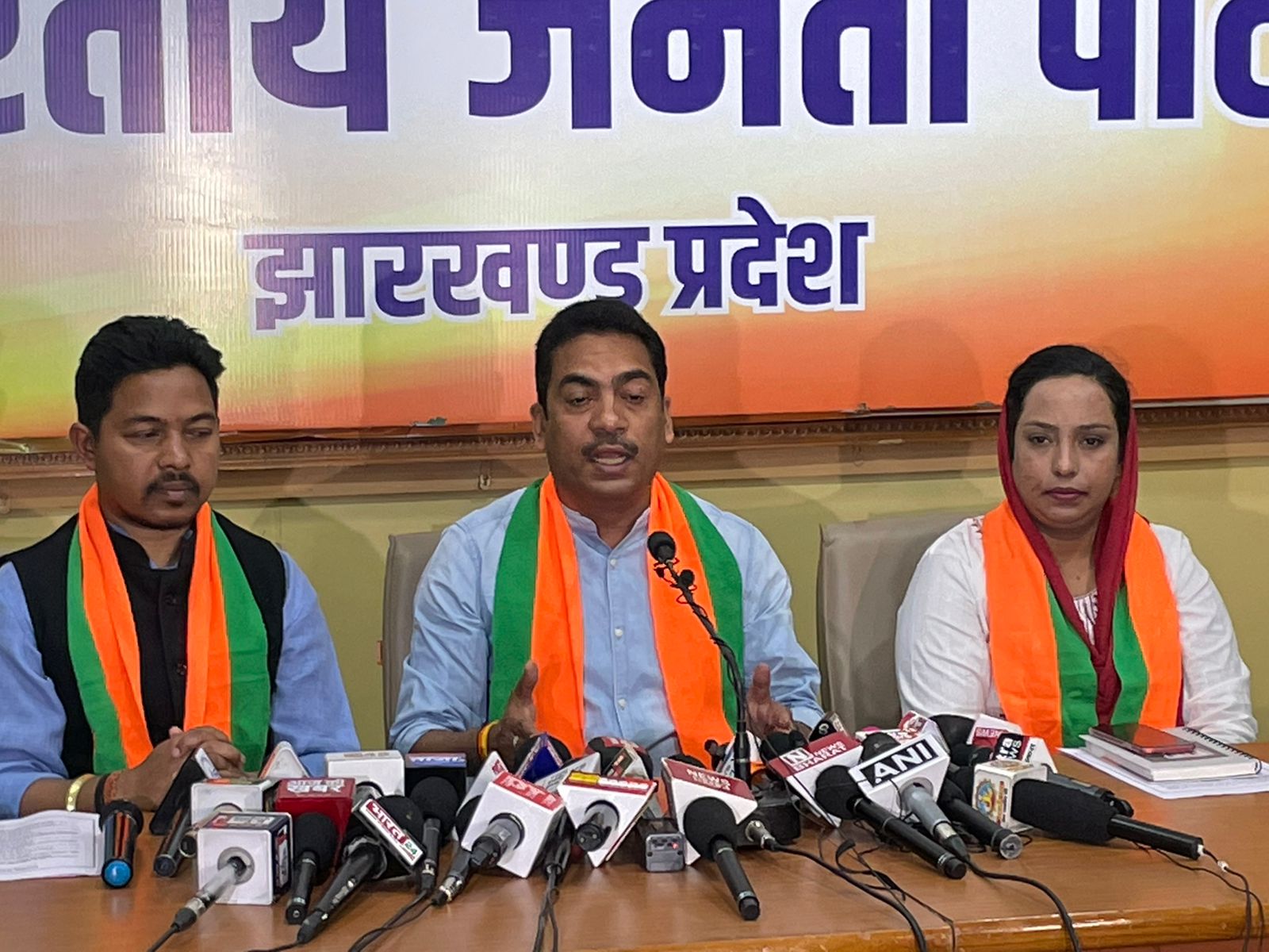 कांग्रेस के बैंक अकांउट फ्रीज के आरोपों पर आग बबूला हुए विधायक भानु प्रताप शाही, कहा सहानुभूति के लिए जनता के बीच भ्रामक अफवाह फैला रही कांग्रेस