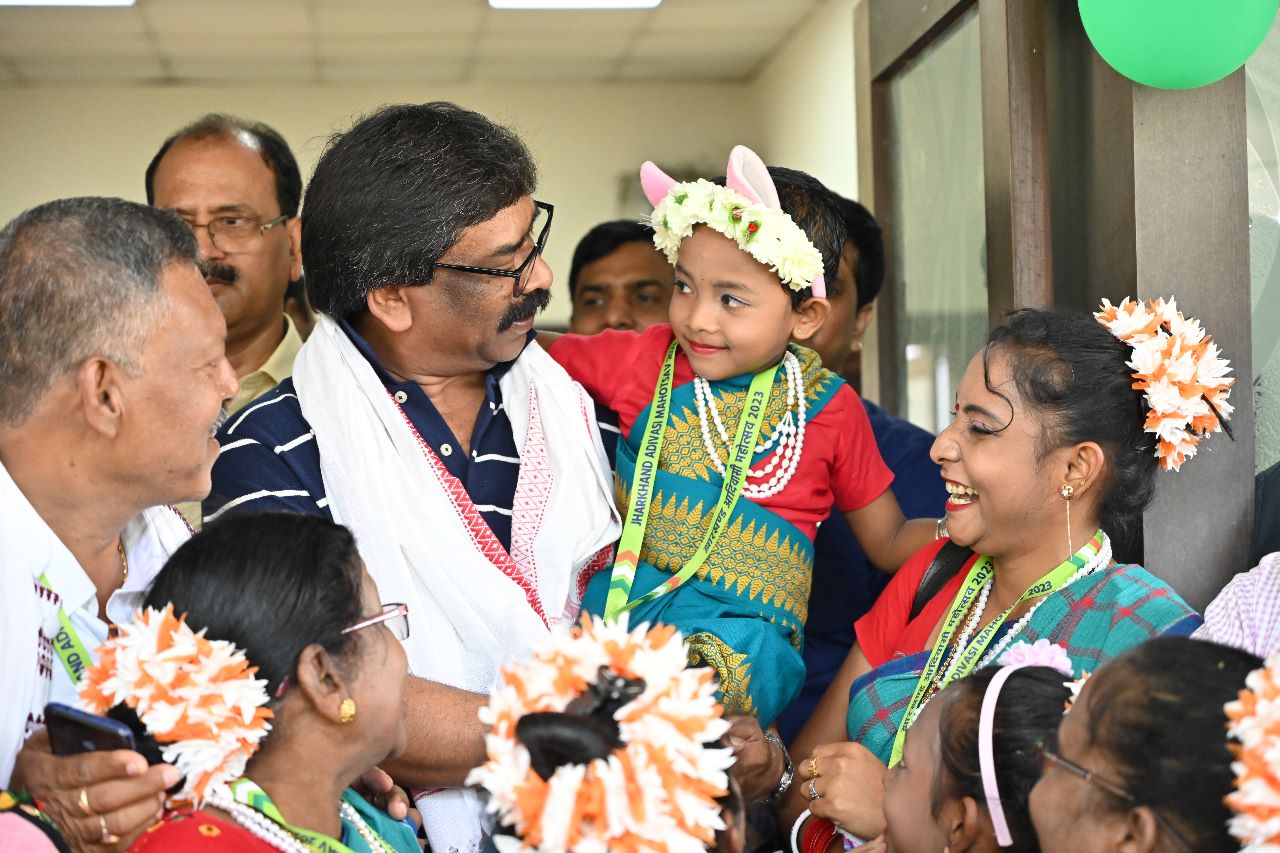 होली में खूब याद आएंगे हेमंत, पत्नी कल्पना मायूस तो बच्चे कर रहे पापा को मिस