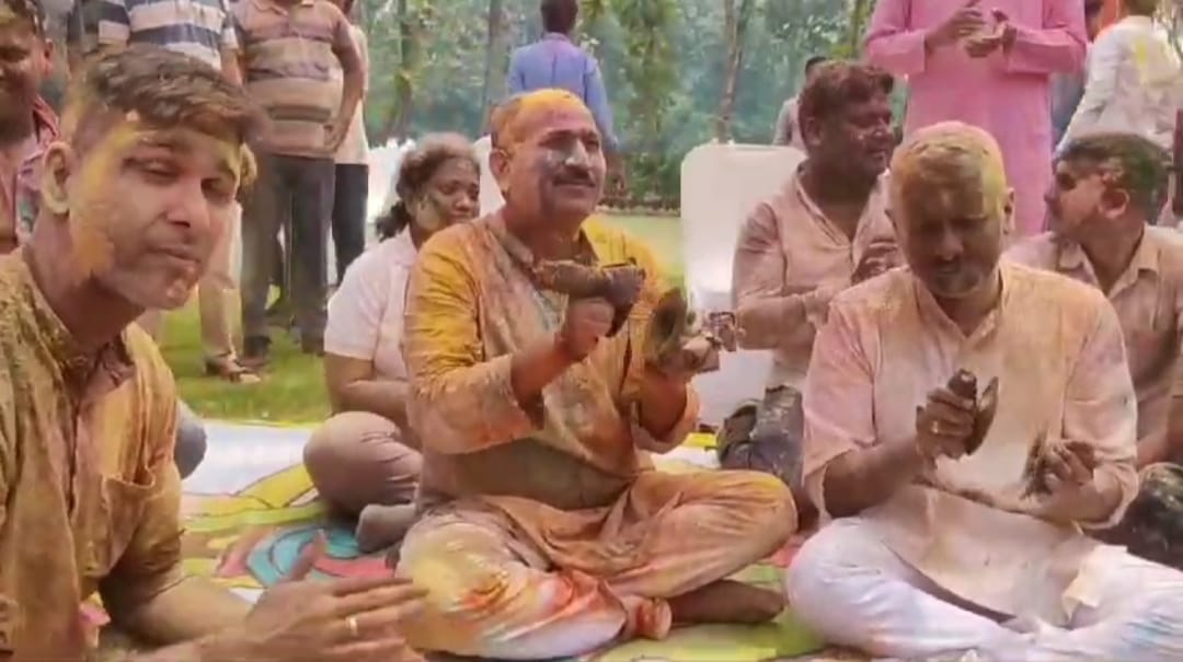 धनबाद में होली का उत्साह चरम पर: देखिए एसएसपी, सिटी और ग्रामीण एसपी का झालकुटन