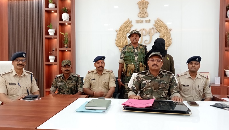 लातेहार: लोकसभा चुनाव से पहले पुलिस को मिली बड़ी कामयाबी, 5 लाख के इनामी नक्सली कमांडर नेशनल भोक्ता को दबोचा