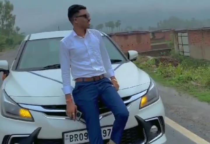 बिहार के इस युवक को रील बनाना पड़ा भारी! नकली DSP बन बनाता था वीडियो, जब साइबर पुलिस को हुई जानकारी तो पढ़ें फिर क्या हुआ     