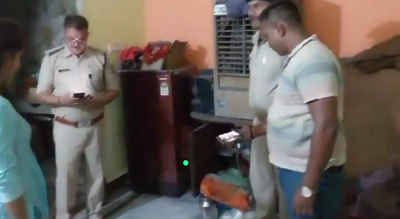 जमशेदपुर:नशे के खिलाफ कदमा पुलिस की बड़ी कार्रवाई, 20 किलो गांजा के साथ एक दिव्यांग तस्कर गिरफ्तार    