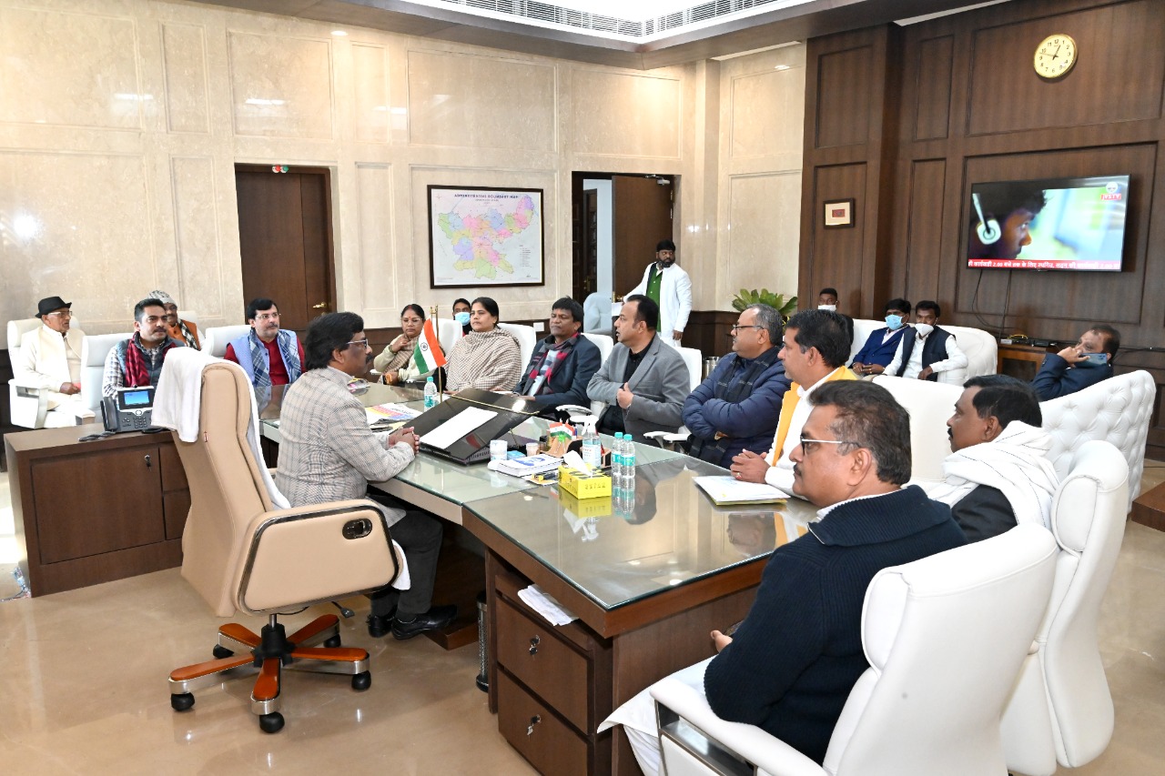 विपक्ष के विधायकों ने मुख्यमंत्री से की मुलाकात, समस्याओं से कराया वाकिफ 