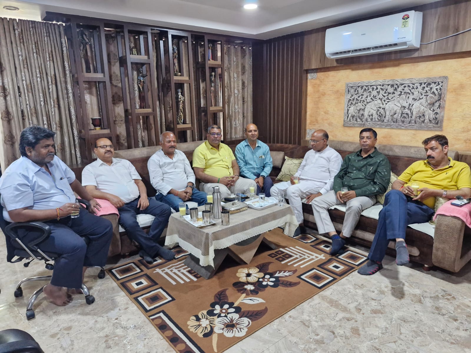 धनबाद पंहुचा मारवाड़ी सम्मेलन का प्रतिनिधि मंडल, कृष्णा अग्रवाल से की भेंट  