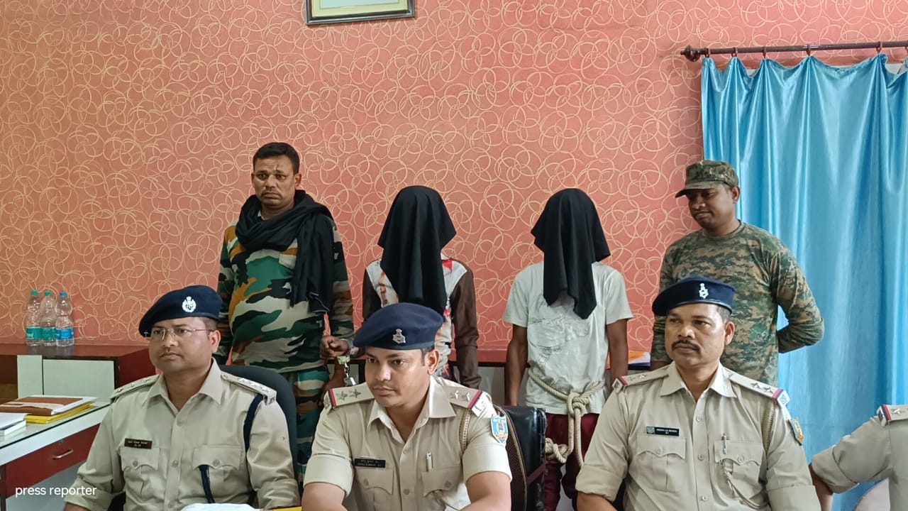 Sraikela News : युवक की कर दी गई थी नृशंस हत्या मामले में पुलिस ने दो हिस्ट्रीशीटर अपराधियों को किया गिरफ्तार, जानिए पुलिस ने क्या किया खुलासा