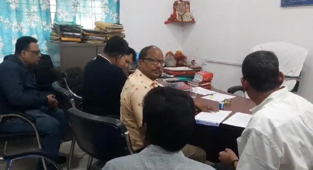 Election News : आदित्यपुर में कार से 22 लाख नगद बरामद, आयकर विभाग की टीम कर रही है जांच, पढ़ें पूरा मामला   