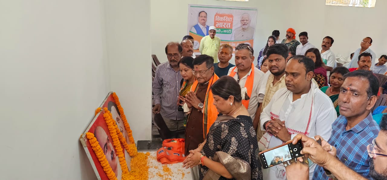 तस्वीरें झूठ नहीं बोलती! सुनील सोरेन के टिकट कटने से बीजेपी में बढ़ी गुटबाजी या बढ़ी एकता,पढ़ें विस्तार से   