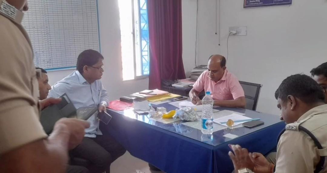 Election News:साहिबगंज रेलवे स्टेशन से चेकिंग के दौरान 60 ग्राम सोना और 2 किलो चांदी बरामद, जांच में जुटी पुलिस   