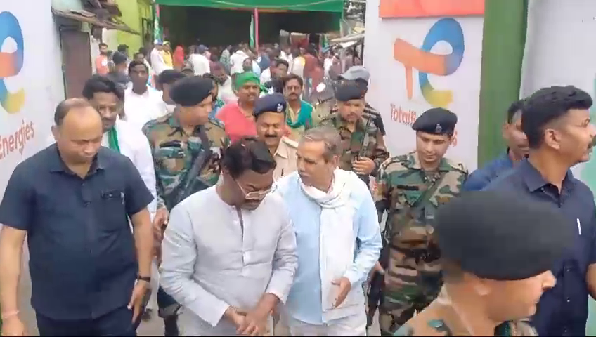 LS ELECTION 2024: जामताड़ा में गुस्से में दिखे बसंत सोरेन! कहा - पहले घर तोड़ा फिर भाई को जेल भेजा लेकिन अब उन्हें दुमका में सिखाएंगे सबक   