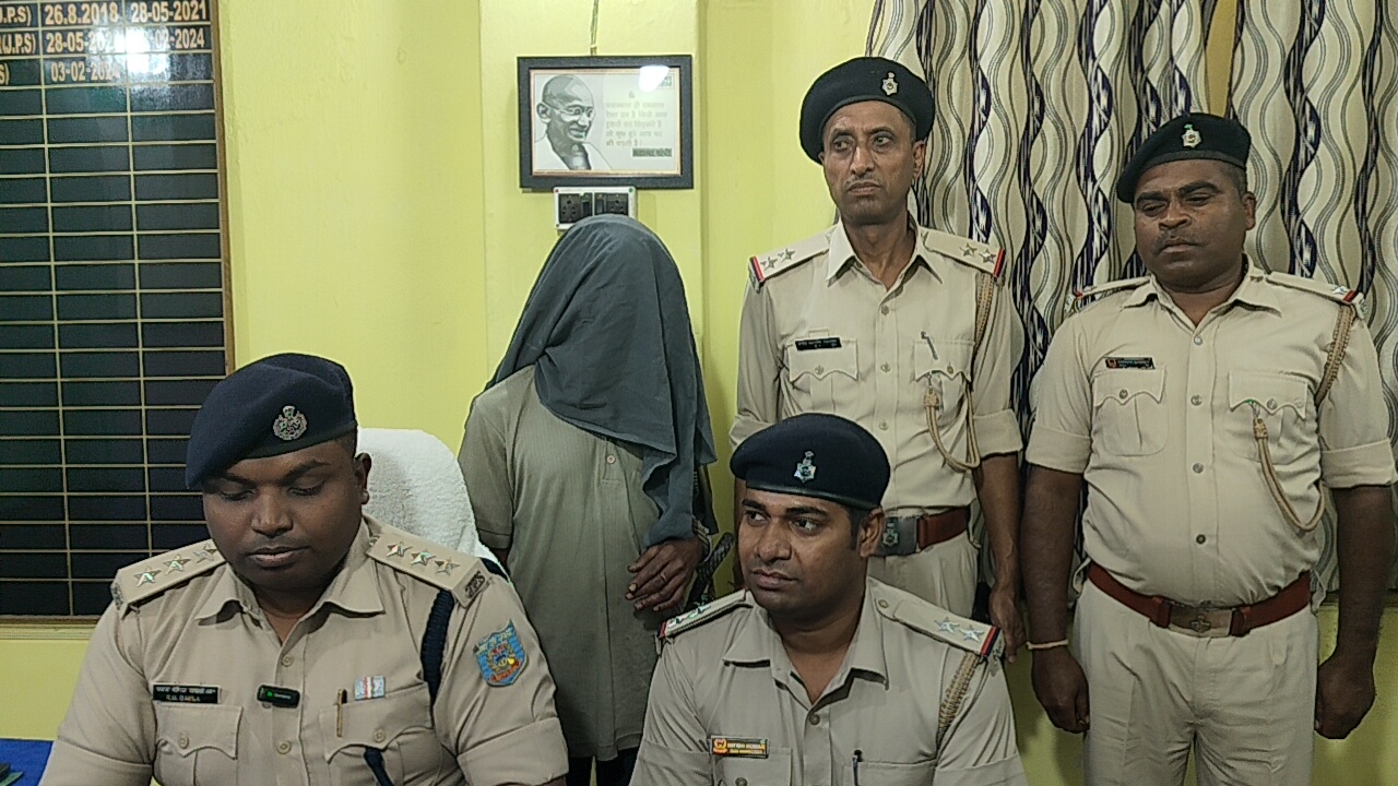 DHANBAD: निरसा पुलिस अनुमंडल क्षेत्र में अवैध शराब के खिलाफ ताबड़तोड़ छापेमारी, दूसरे दिन भी पुलिस को मिली सफलता 