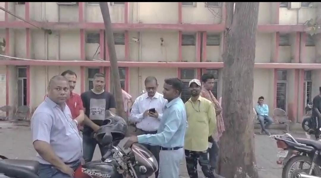 जमशेदपुर:फिर सामने आई एमजीएम अस्पताल की लापरवाही! शीतगृह में रखे शव को चूहों ने कुतरा, पढ़ें परिजनों ने क्या किया    