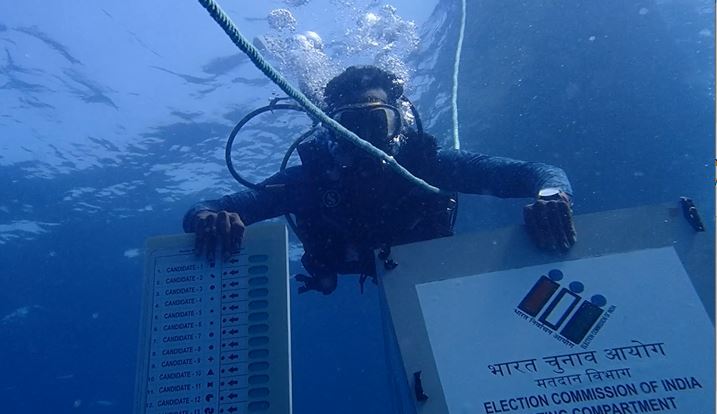 60 फीट नीचे समुद्र की गहरायी में हुआ मतदान, लोगों में वोटिंग को लेकर जागरूकता फैलाने का अनूठा प्रयास, देखिए वीडियो  