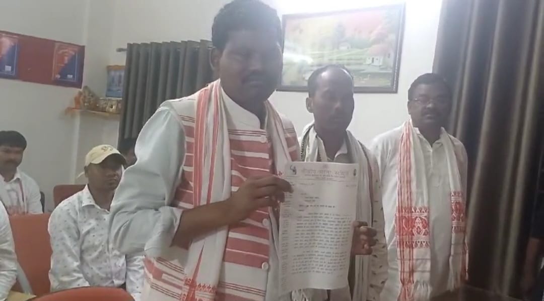 हेमंत सोरेन से जुड़े सरहुल झांकी मामले में नया मोड़, मृत व्यक्ति के नाम दर्ज किया गया मुकदमा, जानिए पूरा मामला