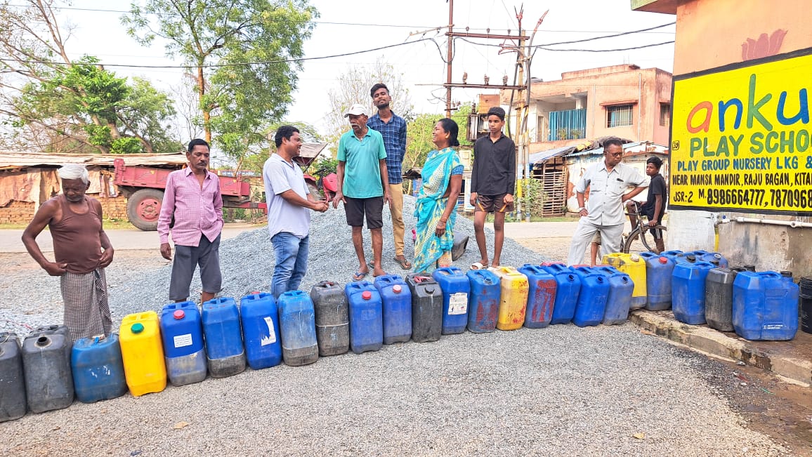  पानी नहीं तो वोट नहीं! जमशेदपुर में पानी को लेकर हाहाकार, स्कूल छोड़कर पानी के लिए भटकने को मजबूर है बच्चे, पढ़ें आक्रोशित लोगों ने क्या कहा