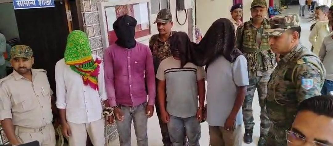 चतरा पुलिस ने TSPC नक्सलियों को दिया बड़ा झटका, कोयलांचल में आतंक बने चार नक्सलियों को किया गिरफ्तार   