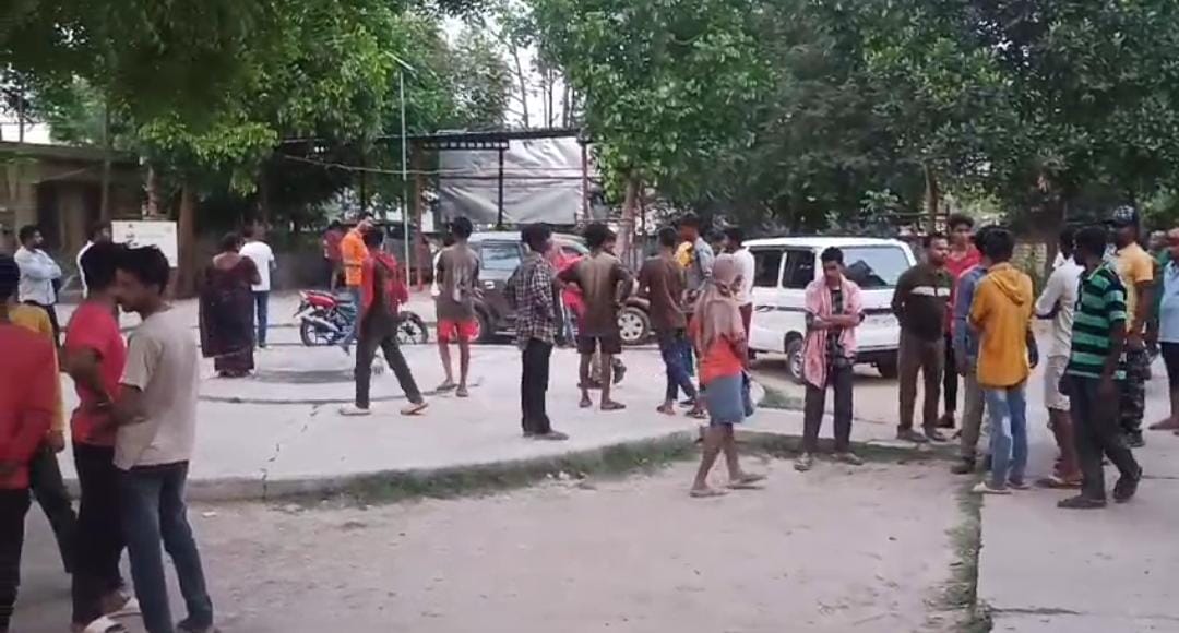  Crime News Gumla: ऑटो खड़ा करने को लेकर चाकूबाजी, एक युवक गंभीर रुप से घायल, पढ़ें पूरा मामला   
