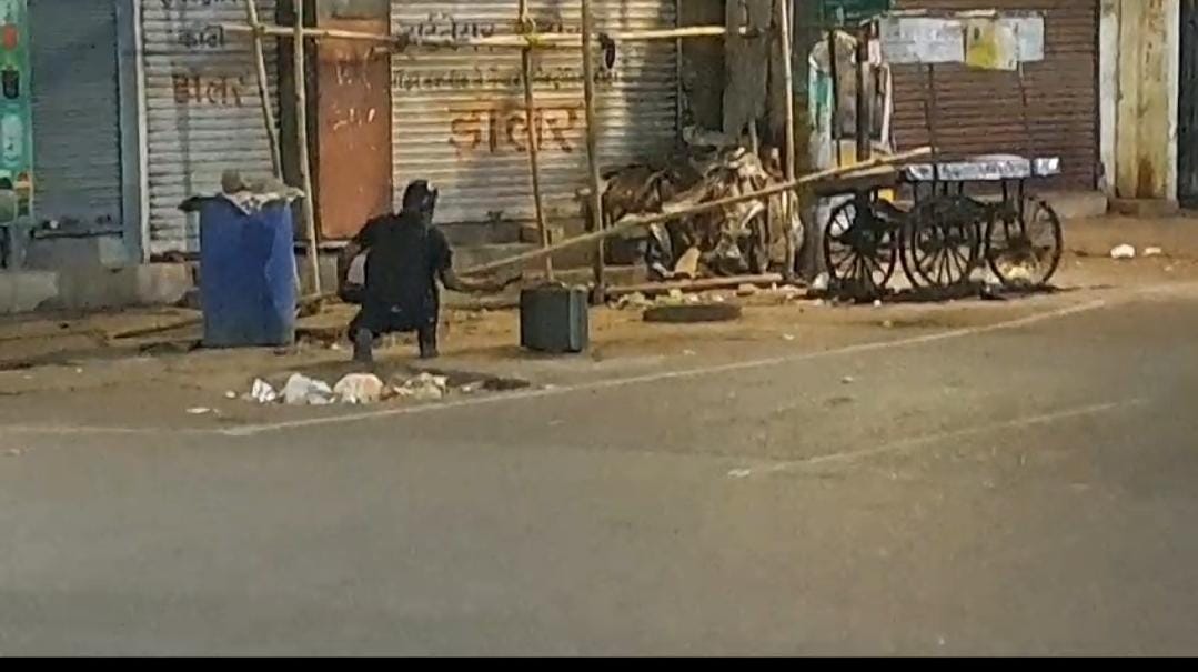 पटना जंक्शन के पास से लावारिस सूटकेस बरामद, मची अफरा तफरी, पुलिस कर रही है जांच  