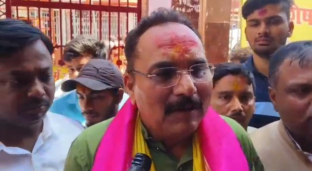 प्रदीप यादव का निशिकांत दुबे पर गंभीर आरोप, कहा 15 सालों में निशिकांत ने विकास तो नहीं किया,लेकिन संपत्ति 100 गुणा बढ़ा ली