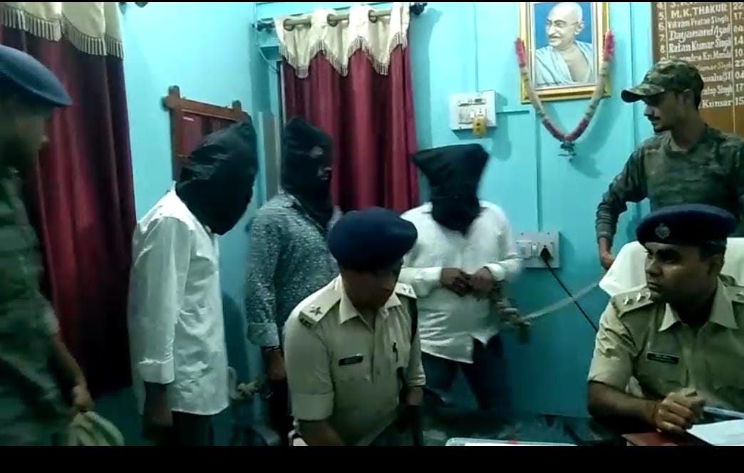देवघर: आपराधिक इतिहास वाले तीन शातिर चढ़ें पुलिस के हत्थे, जेल से बाहर आने के 48 घंटे बाद फिर सलाख़ों के पीछे गया बउआ सिंह