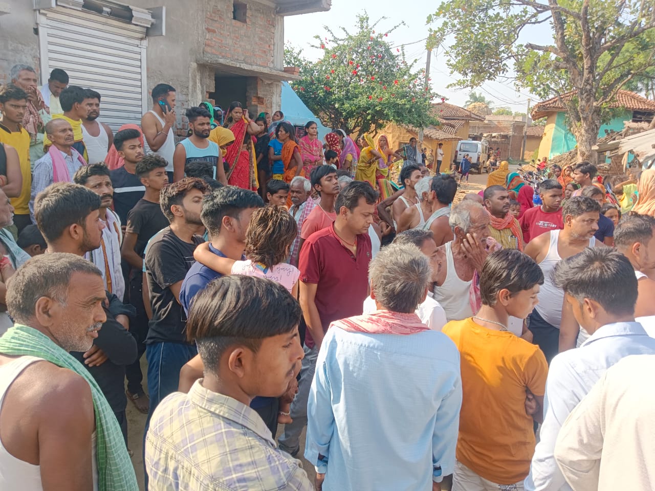 दुमका: घर के बरामदे में सो रहे व्यक्ति की गोली मारकर हत्या, परिवार में मचा कोहराम