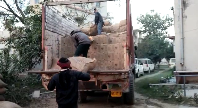 यूपी बॉर्डर से अंग्रेजी शराब लदा ट्रक जब्त, चालक गिरफ्तार