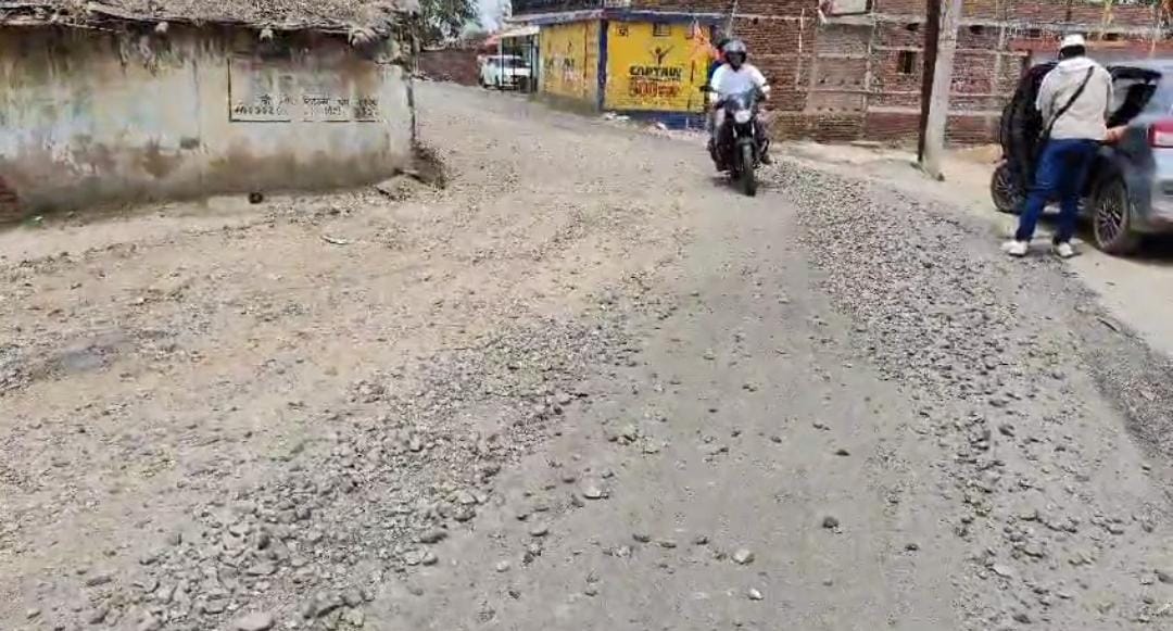  गढ़वा में PHD और PWD विभाग आमने सामने! पीएचडी विभाग की वजह से पीडबल्यूडी को हुआ करोड़ों का नुकसान, पढ़ें पूरा मामला 