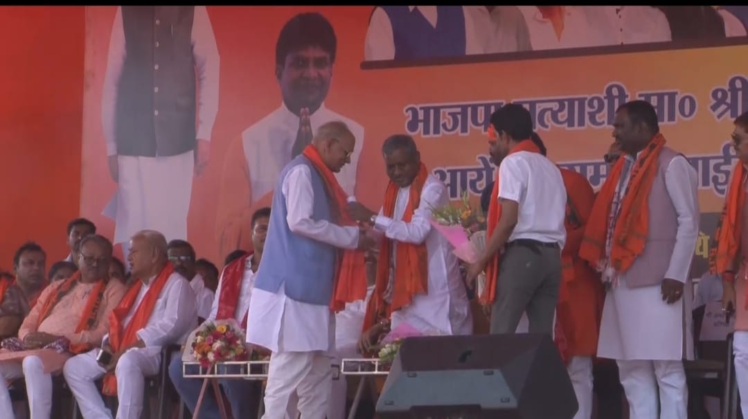 धनबाद में चुनाव का बदलता रंग, बुढ़ापे में ललन चौबे ने थामा भाजपा का हाथ