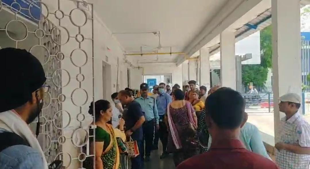 Breaking : गोलियों की तड़तड़ाहट से थर्राया जमशेदपुर! बाईक सवार 4 अपराधियों ने मोनू सिंह के घर पर की फायरिंग, इलाके में सनसनी  